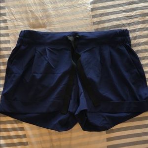 Lululemon size 8 spring breakaway shorts